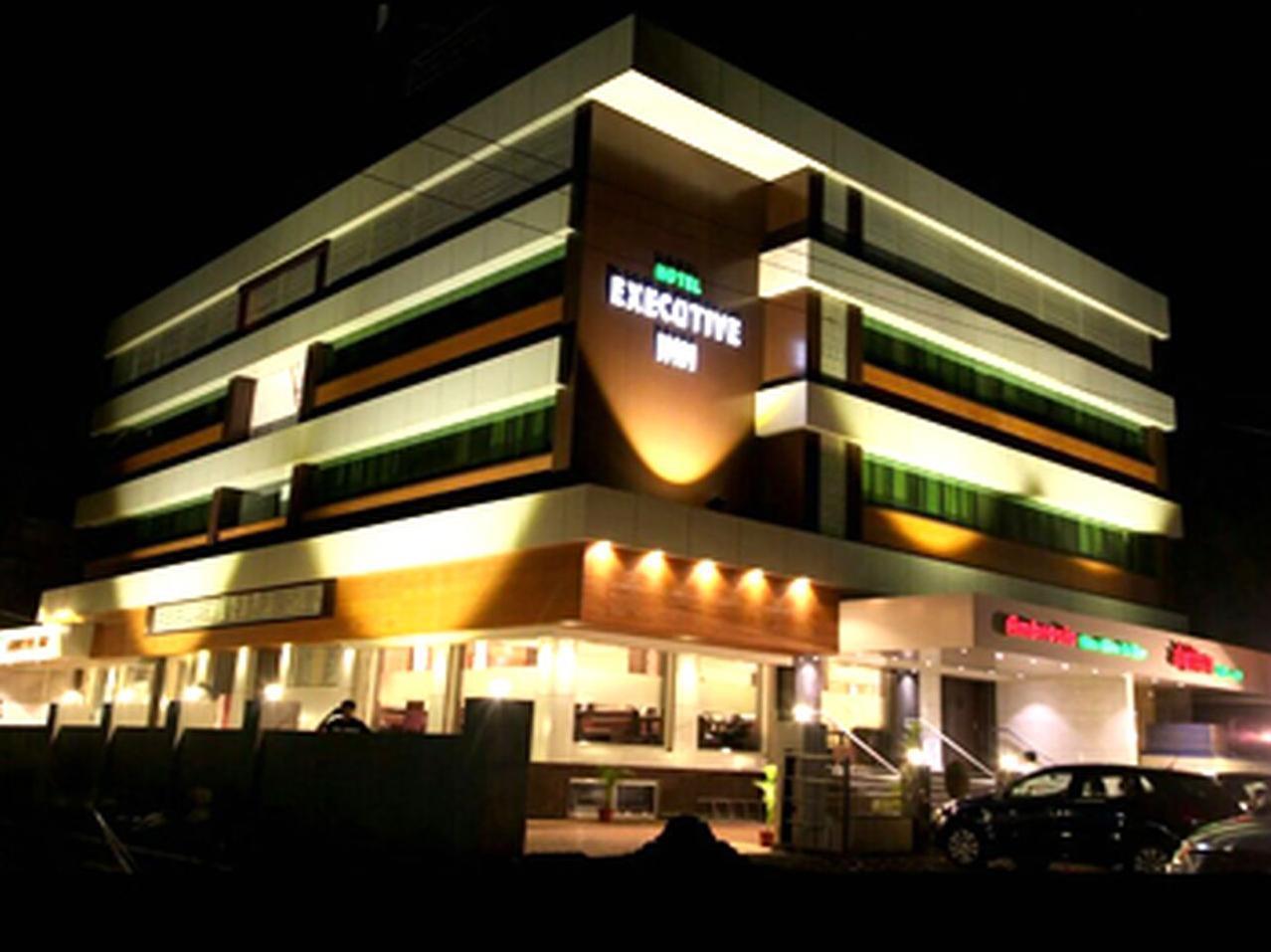 Hotel Executive Inn Taloje Budrukh Buitenkant foto