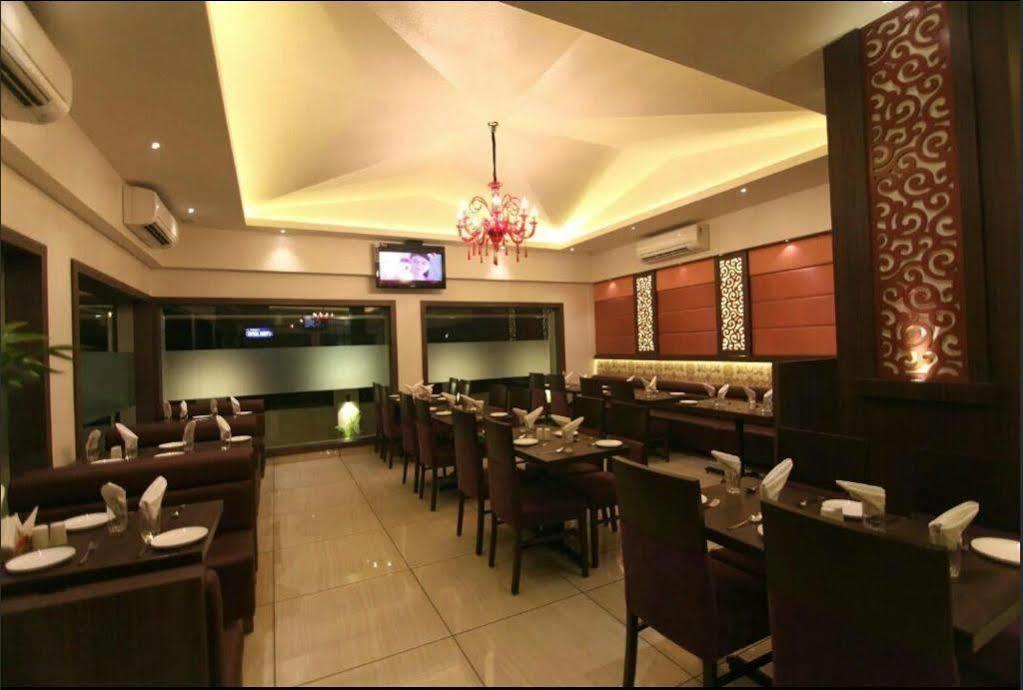 Hotel Executive Inn Taloje Budrukh Buitenkant foto
